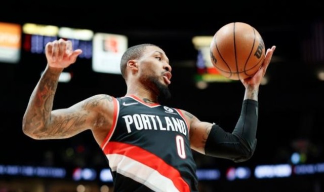  艾顿两双制霸篮板区，开拓者客场力克火箭队  