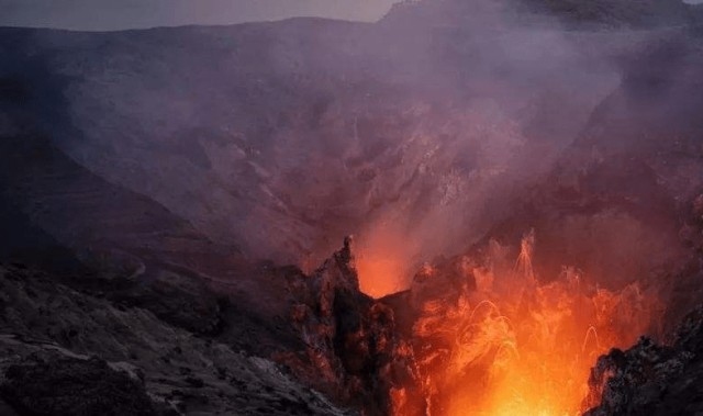  法兰克福逆境爆发，补时绝平展现顽强斗志精神