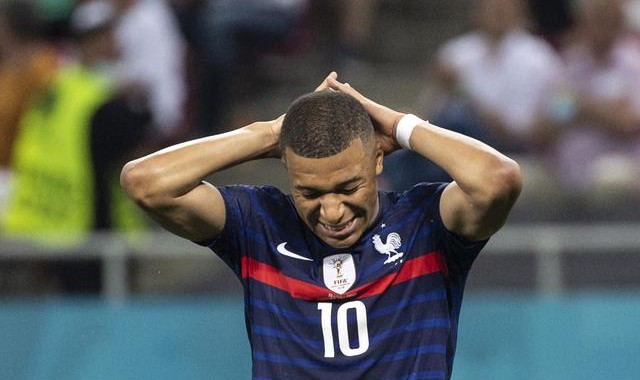  巴黎姆巴佩独造三球，超级巨星统治赛场