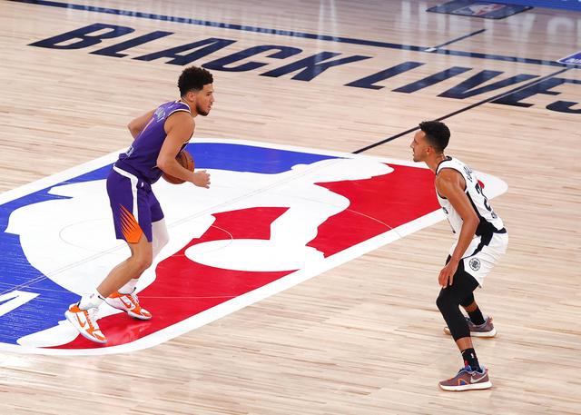  布克压哨跳投太阳绝杀国王延续强势表现